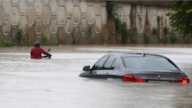 Diễn biến mới nhất của bão số 5? Bao giờ Hà Nội hết mưa?