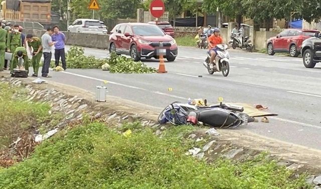 Hiện trường xe đầu kéo gây tai nạn nghiêm trọng rồi rời khỏi hiện trường khiến 2 mẹ con thương vong