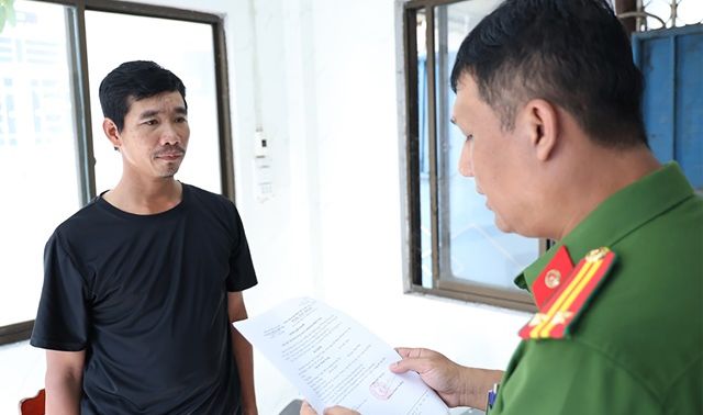 Danh tính kẻ cầm kéo tấn công người lái xe ôm hàng chục nhát, bị bắt khi về thăm bạn gái ở Cần Thơ