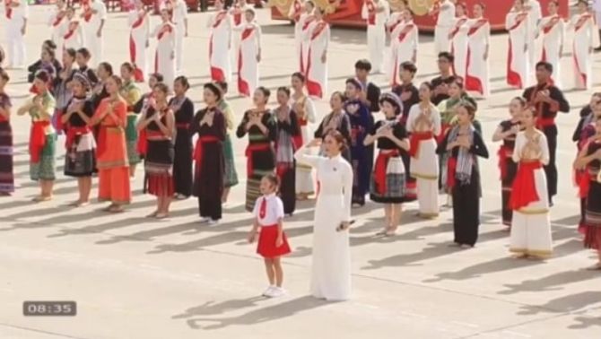 Xúc động trước clip bé gái 7 tuổi, Mỹ Tâm cùng 80 nghệ sĩ hát kết màn lễ diễu binh, diễu hành 2/9 