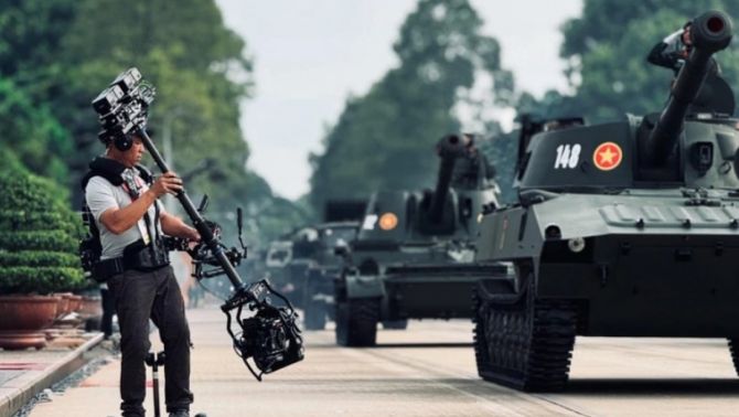 Chia sẻ của Lê Bảo Hân khi quay diễu binh A80: Lần cầm máy áp lực nhất nhưng cũng đáng giá nhất!