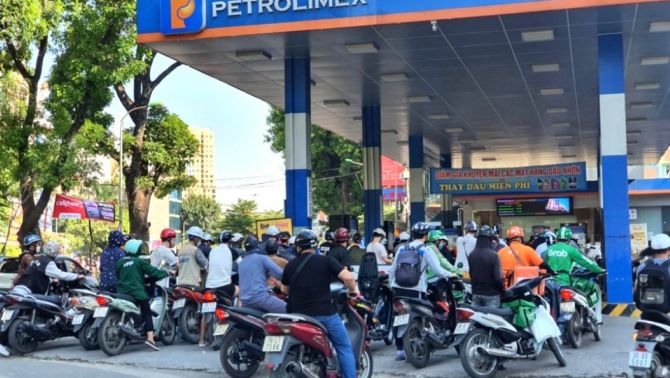 Giá xăng dầu hôm nay 4/9: Xăng và dầu trong nước cùng tăng từ chiều khiến dân tình tiếc 'ngẩn ngơ'