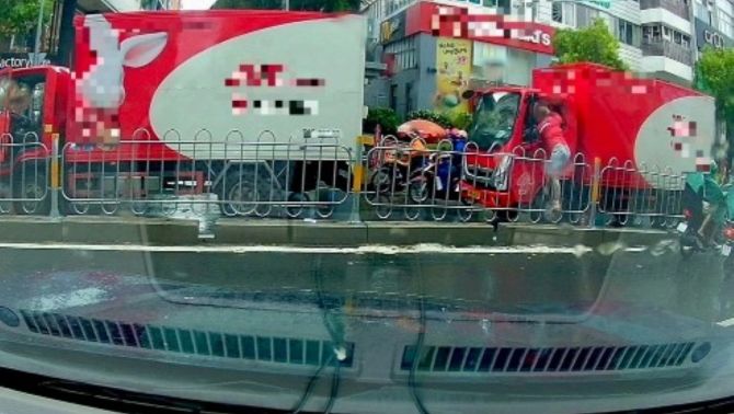 TP.HCM: Cận cảnh nam tài xế đập vỡ cửa xe tải rồi đánh người bên trong gây xôn xao dư luận