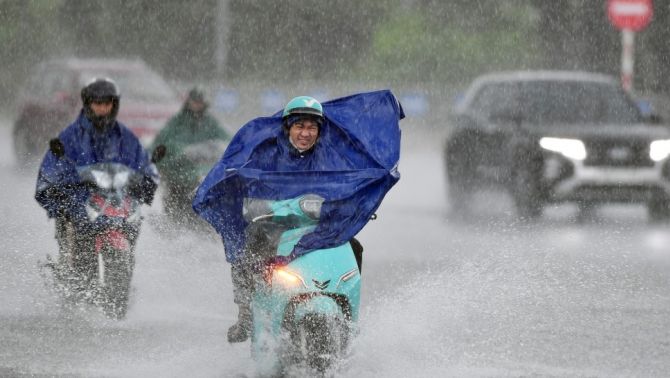 Diễn biến mới nhất của bão số 7 và dự báo về lượng mưa bão gây ra cho miền Bắc?