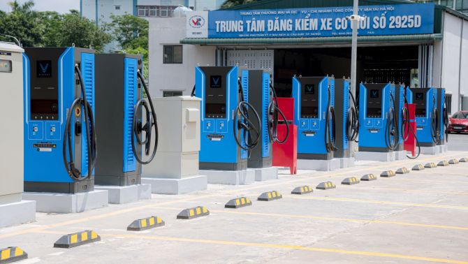 Trải nghiệm trạm sạc V-Green ‘khủng’ có khả năng phục vụ 70 xe điện cùng lúc