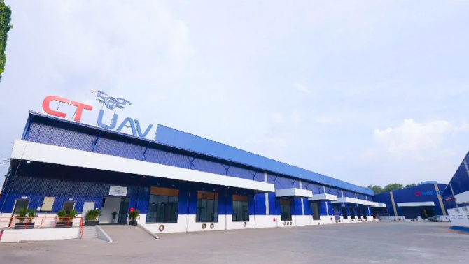 CT UAV – SỐC VỚI NHÀ MÁY ĐÚC COMPOSITE TỰ TIẾN HÓA