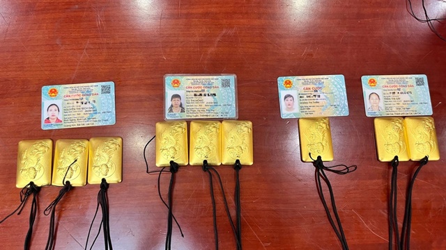 Triệt phá đường dây vận chuyển vàng lậu từ Trung Quốc về Việt Nam, thu giữ 9 miếng vàng trị giá 7,8 tỷ