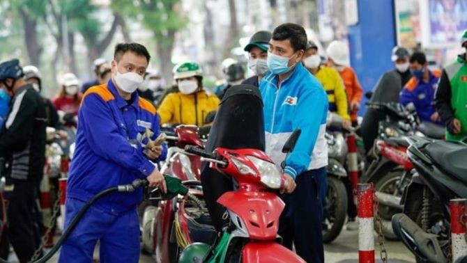 Giá xăng dầu hôm nay 12/9: Thị trường bị giằng co 'ác liệt', nay giảm mai tăng khó lường!