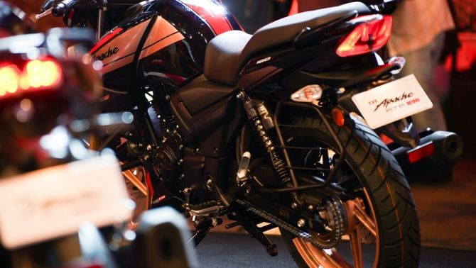 ‘Vua côn tay’ 160c mới chính thức ra mắt giá 35 triệu đồng: Khắc chế cứng Honda Winner X và Exciter