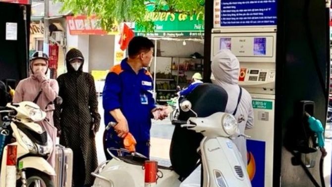 Giá xăng dầu hôm nay 13/9: Tăng vọt trước tin Ukraine tấn công vào vào cảng dầu lớn nhất của Nga