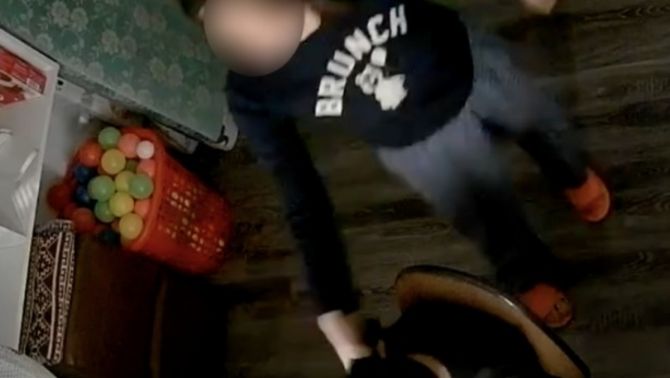 Vụ cháu bé bị 'mẹ ghẻ' bạo hành ở Hà Nội: Người bố mải làm việc không nghĩ con bị đối xử tệ bạc