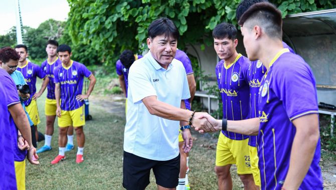 Chính thức chia tay Hà Nội FC, HLV Nhật Bản 'bật đèn xanh' cho cầu thủ Việt Nam xuất ngoại