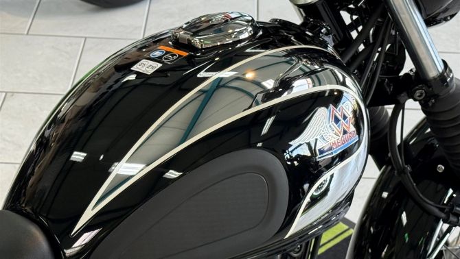 ‘Huyền thoại côn tay’ 230cc của Nhật chính thức mở bán: Chất hơn Honda Winner X và Exciter, giá mềm