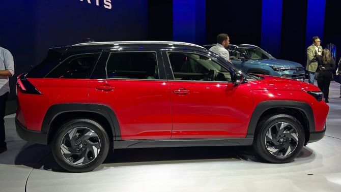 Suzuki ra mắt mẫu SUV cỡ nhỏ đẹp long lanh giá 270 triệu đồng: Kèo căng cho Kia Morning và Grand i10