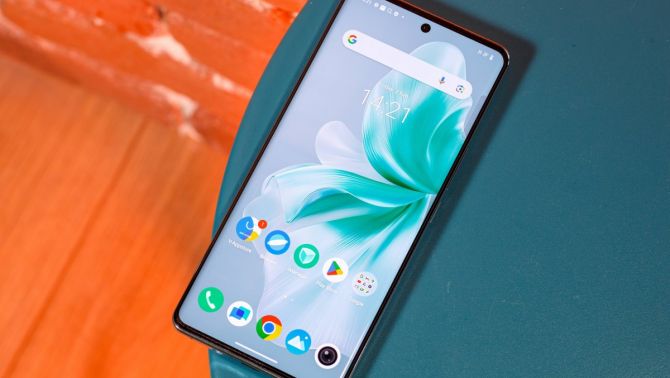 ‘Hoa hậu Android’ vivo V30 giá chỉ bằng 2/3 Galaxy S25 nhưng màn hình còn mượt hơn iPhone 16