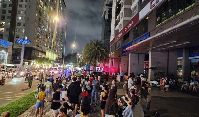 Ngay lúc này cháy lớn ở tầng 11 chung cư TP.HCM, hàng trăm người dân hoảng loạn tháo chạy