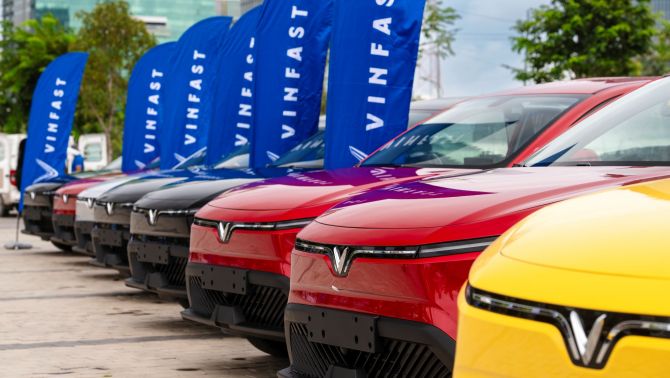 Nhận Limo Green, chủ xe đánh giá: 'Nội thất rộng, trang bị đủ dùng, tối ưu chi phí cho dân kinh doanh'