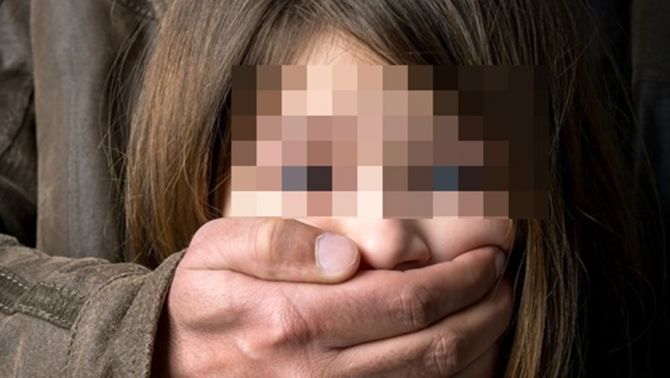 Xôn xao tin đồn học sinh lớp 6 ở Hà Nội bị ‘1 nam 1 nữ’ kéo lên ô tô gây hoang mang, công an vào cuộc