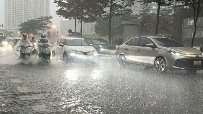 Tin mới nhất về bão số 9: Bão Ragasa suy yếu thành áp thấp nhiệt đới trước khi vào Quảng Ninh