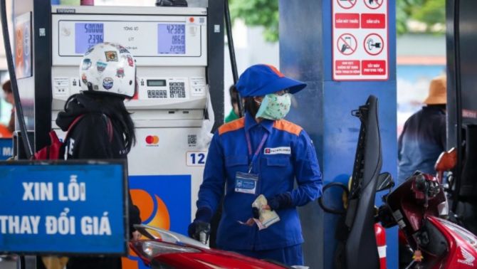 Giá xăng dầu hôm nay 25/9: Đúng như dự đoán, giá xăng trong nước chiều nay giảm mạnh!