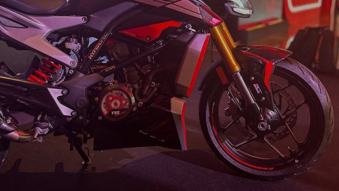 ‘Chiến binh côn tay’ mới chính thức ra mắt giá 79 triệu đồng: Mạnh gấp đôi Honda Winner R và Exciter