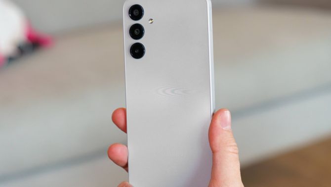 Đây hoàn toàn có thể là vua doanh số Android, giá 3 triệu có màn 120Hz như iPhone 17
