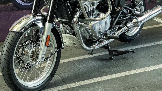 ‘Huyền thoại côn tay’ của Anh quốc chính thức ra mắt: Thiết kế đẹp át vía Honda Winner R, giá cực rẻ