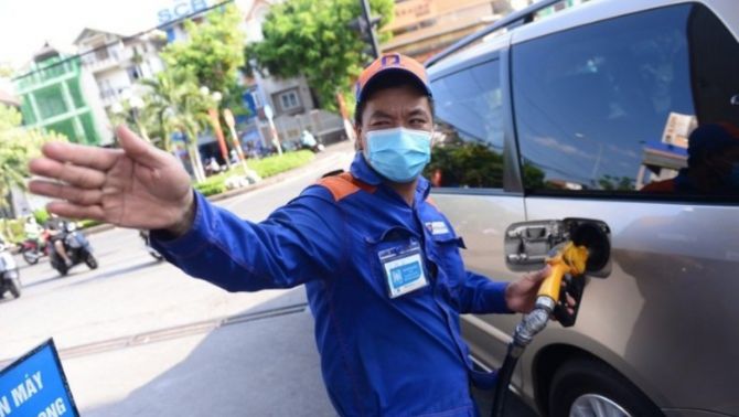 Giá xăng dầu hôm nay 3/10: Trong nước và thế giới đều tăng 'vùn vụt', cảnh báo 'quay xe' giảm mạnh!