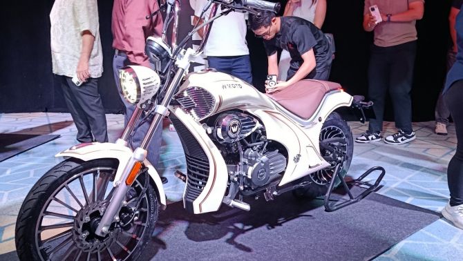 ‘Xe máy quái thú’ 125cc mới chính thức ra mắt giá 32 triệu đồng: Độc đáo hơn Honda Winner R, Exciter