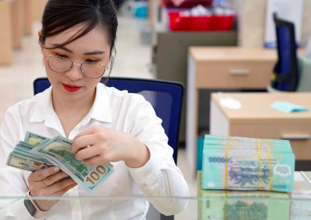 Lãi suất ngân hàng hôm nay 7/10: Ồ ạt tăng như ’vũ bão’, gửi tiền ở đâu nhận lãi cao nhất?