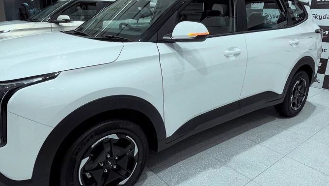 Kia chính thức ra mắt mẫu MPV 6 chỗ giá 420 triệu đồng: Có ghế thương gia, đè bẹp Mitsubishi Xpander
