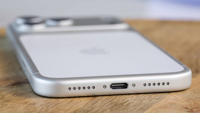 5 thiết bị tuyệt đối không nên cắm vào cổng USB của điện thoại nếu không muốn ‘tiền mất, dữ liệu bay’