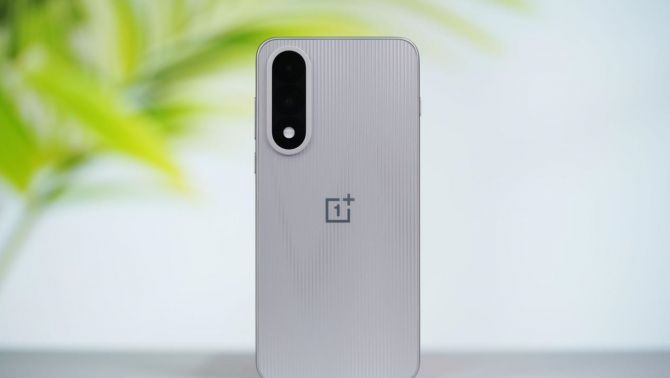 Vua phần cứng của OnePlus hé lộ siêu pin gần 8000 mAh, áp đảo Galaxy S25 Ultra với giá dưới 10 triệu
