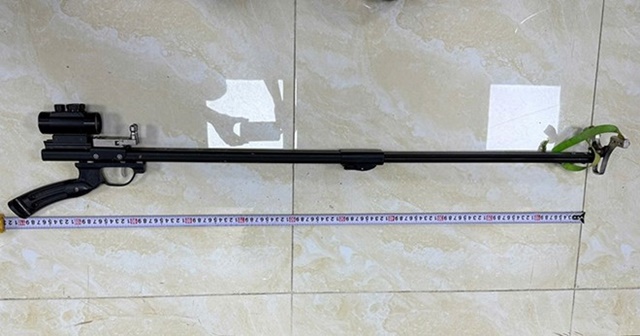 Cái kết đắng cho 2 thiếu niên dùng súng ná cao su bắn vỡ nhiều kính ô tô ở Hải Phòng