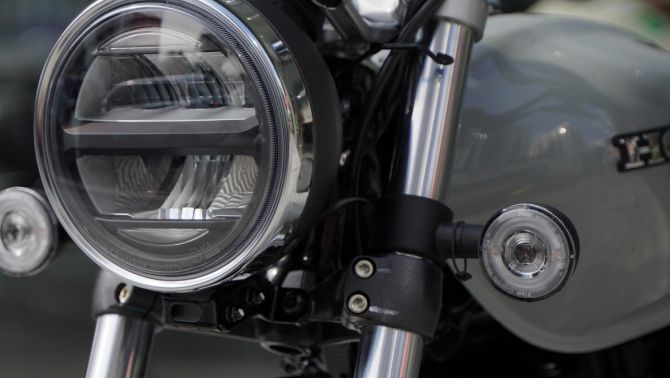 ‘Huyền thoại côn tay’ mới của Honda chính thức về đại lý Việt: Thiết kế đẹp vượt thời gian, giá mềm