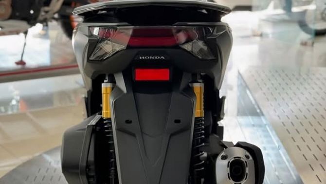 Honda chính thức mở bán ‘vua xe ga’ 160cc mới đẹp hơn cả SH và SH Mode: Có ABS, màn TFT, giá cực mềm