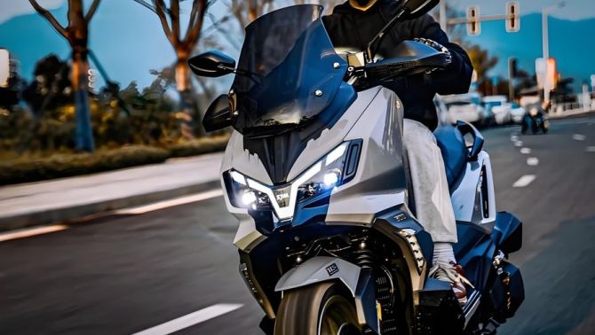 ‘Kẻ hủy diệt Honda SH 160i’ ra mắt với giá cực rẻ, thiết kế đẹp long lanh, trang bị át vía Air Blade