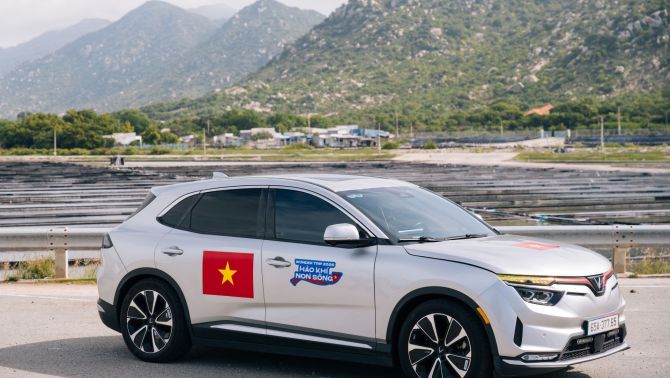 Bỏ qua Forester và Territory, chủ xe tiên phong đổi xăng sang điện VF 8 và biết mình đã chọn đúng sau giây sinh tử