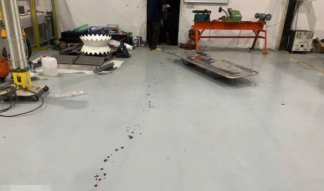 Hiện trường ớn lạnh vụ nam bảo vệ hốt hoảng chạy vào công ty rồi tử vong, vết máu dài hơn 10m