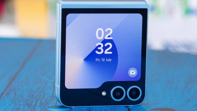 Galaxy Z Flip6 giá rẻ chưa từng có, AI xịn bỏ xa iPhone 16, smartphone gập nhỏ gọn được lòng phái đẹp 20/10