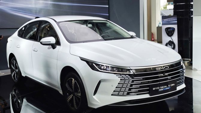 BYD Seal 5 - ‘tân binh’ Trung Quốc giá rẻ hơn Civic gần 300 triệu, mạnh nhất phân khúc sedan hạng C