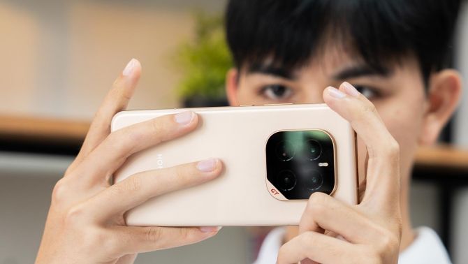 Điện thoại Android giờ pin phải cỡ 9.000mAh mới thật sự 'phê pha'