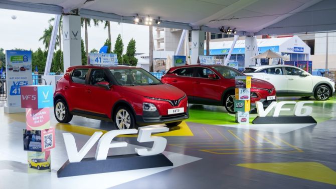 Thị trường ô tô khởi sắc trở lại dù còn nhiều nỗi lo bủa vây.