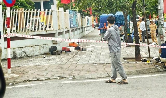 Hiện trường ám ảnh vụ xe máy bị hất văng lên vỉa hè sau va chạm với xe buýt, 2 người thương vong