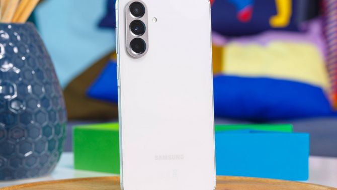 Bảng giá Galaxy A56 tháng 10: Giảm sâu cực ngon, màn hình ngang cơ iPhone 17 nhưng chỉ từ 7 triệu