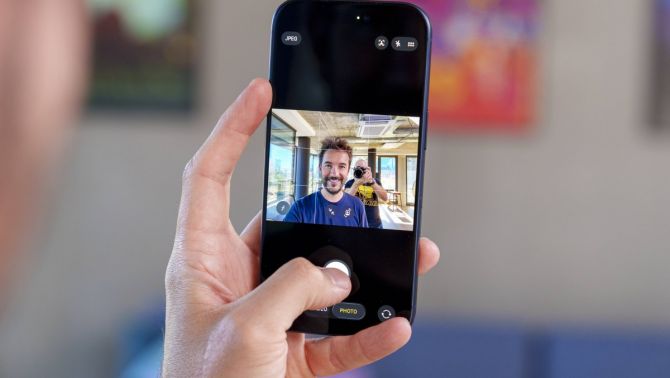 iPhone 17 Pro vượt mặt mọi đối thủ, trở thành smartphone selfie tốt nhất thế giới