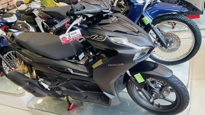 Bảng giá xe Honda Air Blade 2025 cuối tháng 10/2025 rẻ kỷ lục: Khách Việt săn đón hơn Yamaha NVX 155