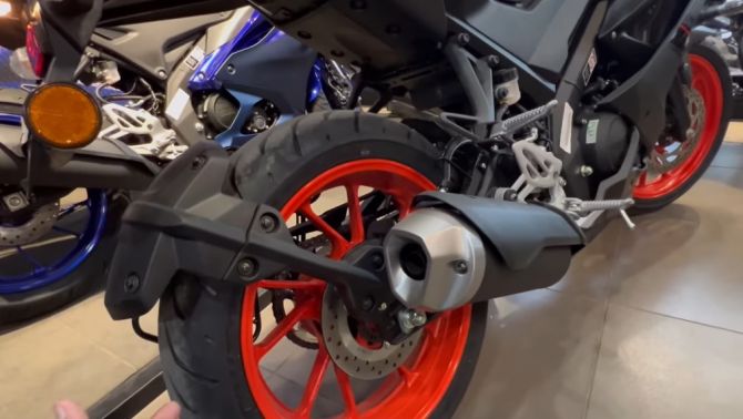 Yamaha chính thức mở bán ‘vua côn tay’ 155cc mới giá 43 triệu đồng: Chơi tới bến với Honda Winner R