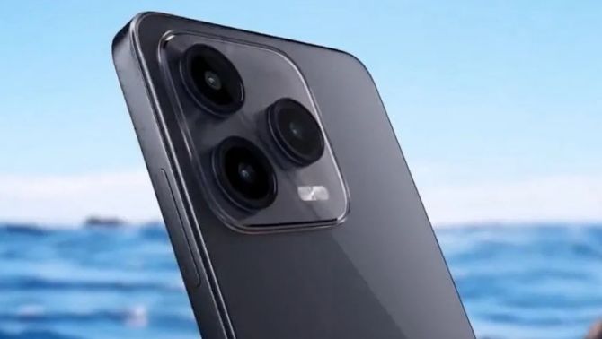 Siêu phẩm máy rẻ giá 2 triệu ngoại hình đẹp như iPhone 17 Pro Max, màn 120Hz, pin 5000 mAh