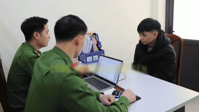 Vụ nam thanh niên tông thẳng xe vào đại úy bất chấp hiệu lệnh: Xót xa về tình hình cán bộ bị tông